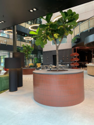 Mozaika KitKat se při svislé pokládce hodí na oblé povrchy.