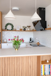 Foodblogerka Kateřina Jašková a architekt Jiří Jašek navrhli útulnou, moderní a zároveň praktickou kuchyň pro svůj byt