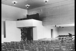 Farní sbor Českobratrské církve evangelické Praha-Kobylisy, Ernst Gisel, 1967–1971, Radovan Schlaufer a Jakub Roskovec (dostavba), 1995–2001