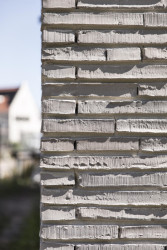 Cihly Joseph Bricks mají nezaměnitelný charakter ruční výroby a jedinečné odstíny. (na obrázku projekt Venray)