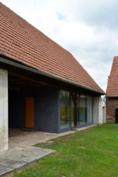 under-construction architects, Ateliér zasunutý do stodoly – foto