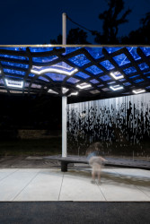 Přístřešek byl vyrobený technologií robotického 3D tisku ultra-vysokopevnostního betonu (UHPC)