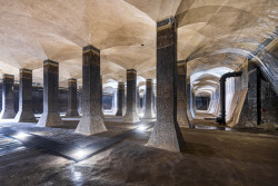 Třetí vodojem pochází z roku 1917 a je již z betonu. Má dvě nádrže, celkový objem vodojemu je 15 milionů litrů. (Rekonstrukce areálu vodojemů na Žlutém kopci v Brně, David Prudík architekti)