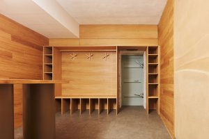 Pohled do recepce (Quis Yoga Studio v Praze-Petřinách, MENU architekti)