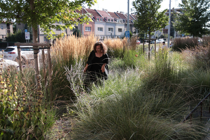 Mluvili jsme i o tom, co v zahradě zasadit. Musí to být promyšlená kompozice a musí být dynamické. Pocit z dobře udělané zahrady je silný a vytahuje lidi ven.