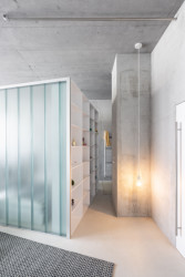 Slovenští architekti Richard Kilo a Matej Honč zrekonstruovali byt v původním kancelářském domě v Bratislavě