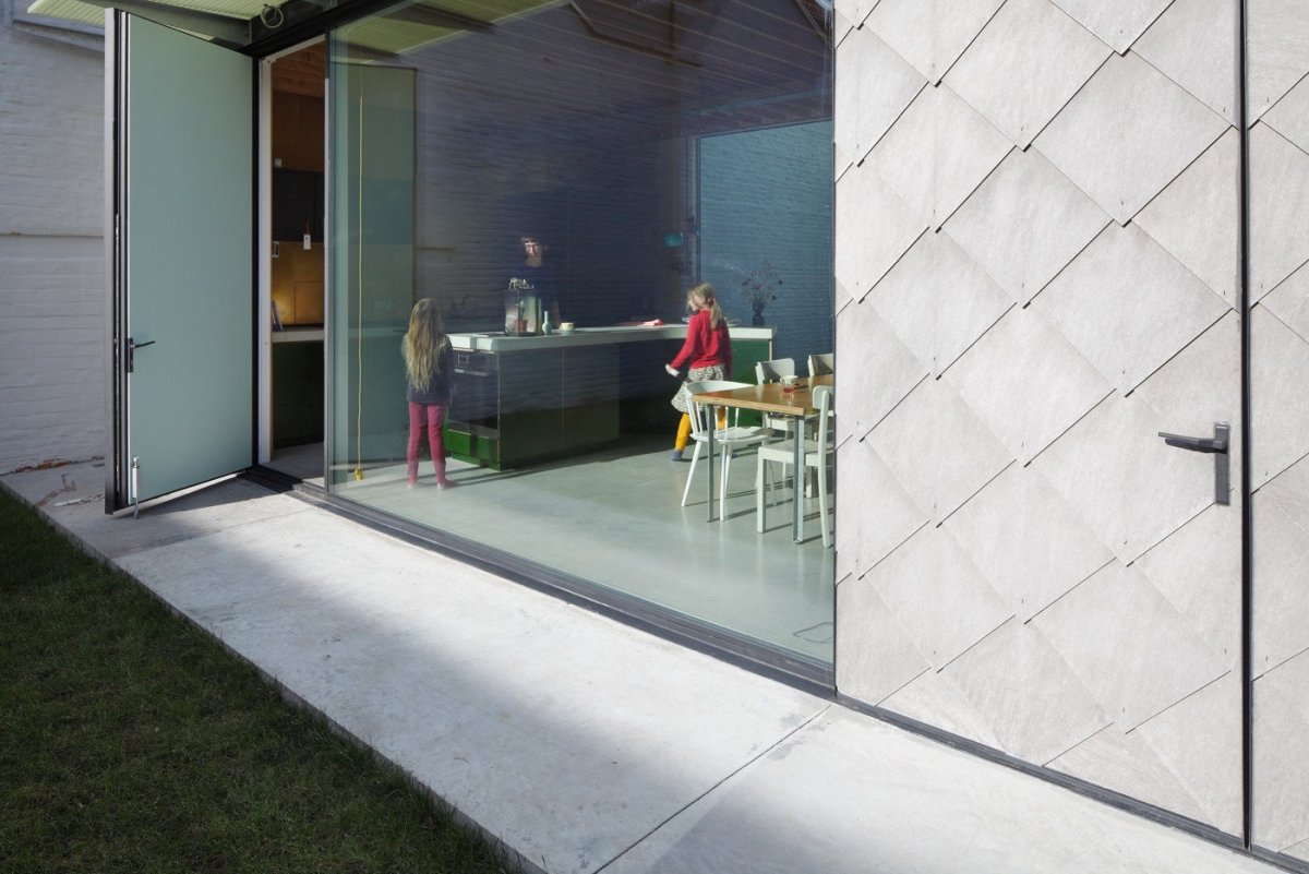 Přestavba industriální budovy na rodinný dům v Gentu, NU architectuuratelier