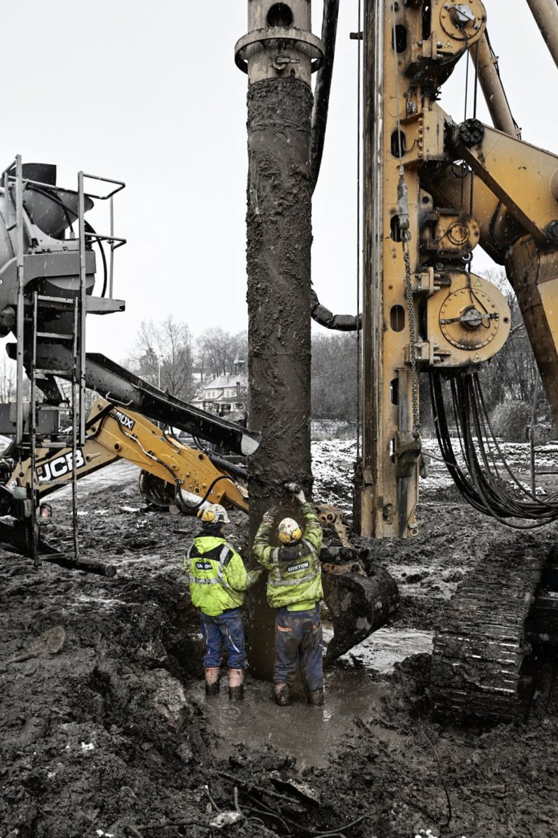 Hlavní technologií, kterou v divizi používají, je velkoprůměrové vrtání rotačně náběrovou technologií.