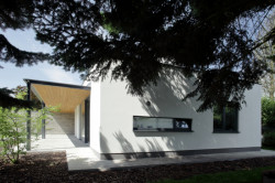 Rodinný dvojdům v Klánovicích od Jakuba Chocholy