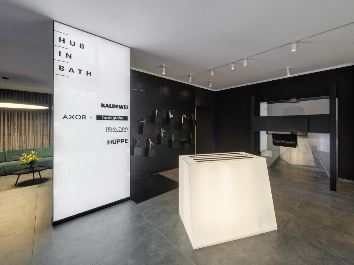 Nové koupelnové studio Hub in Bath v Karlíně vzniklo spojením čtyř výrobců sanitárních produktů.