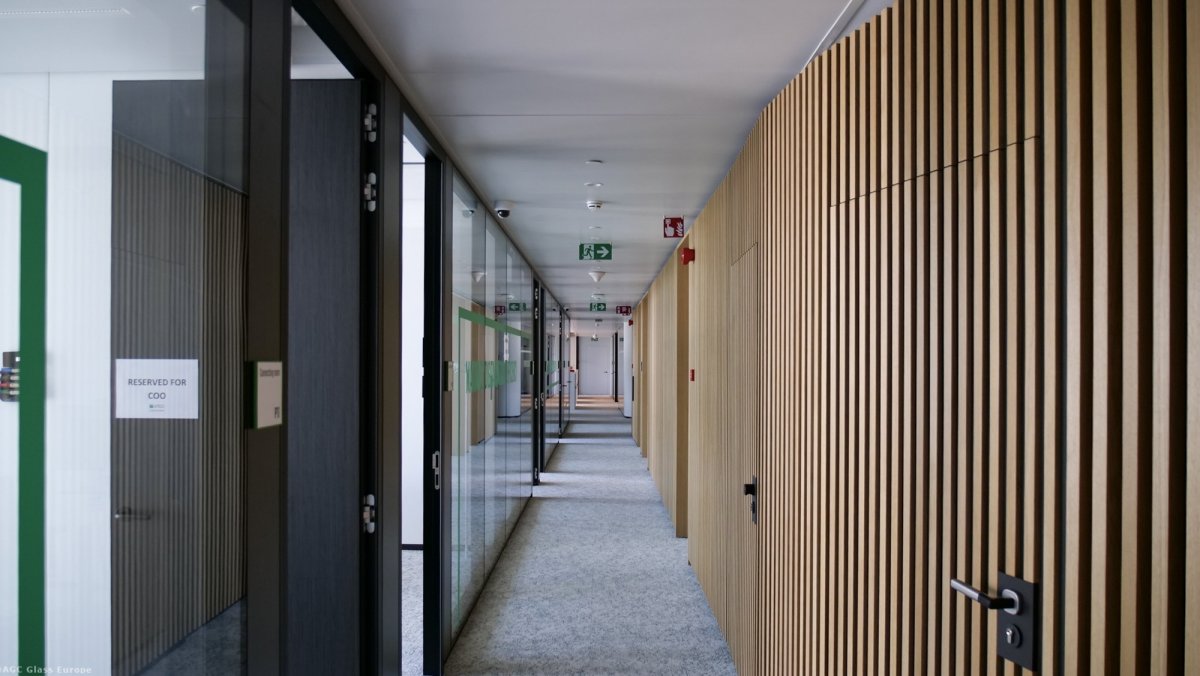 Akustické sklo Stratophone vytváří z jednacích místností ničím nerušené prostředí. (Administrativní budova BNP Paribas Fortis Montagne du Parc v Bruselu)