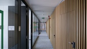 Akustické sklo Stratophone vytváří z jednacích místností ničím nerušené prostředí. (Administrativní budova BNP Paribas Fortis Montagne du Parc v Bruselu)