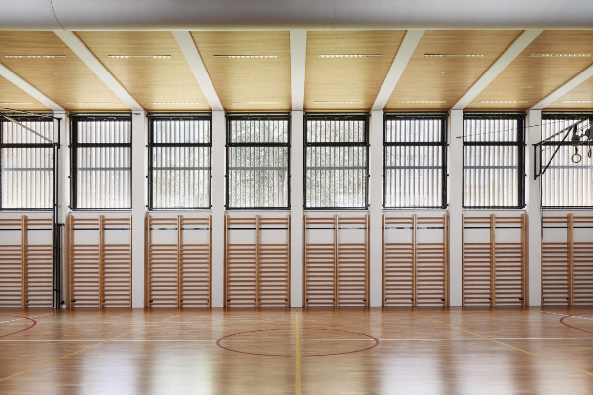 Studio Arch.Design realizovalo novou sportovní halu základní školy v pražských Letňanech