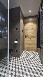 Maličký byt v Nuslích od Jana Beka spojuje český design a vybavení na míru