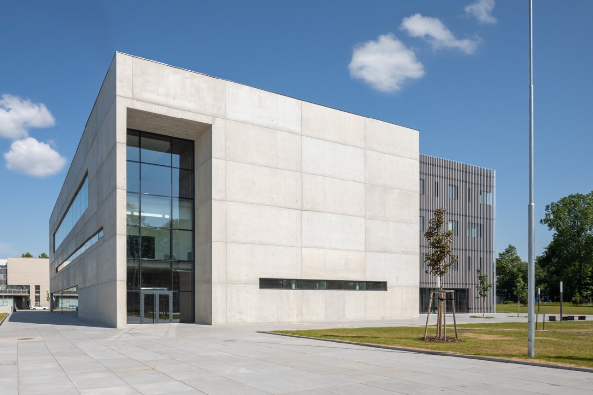 Fakulta umění Ostravské univerzity využívá pohledový beton, na který bylo použito bednění PERI VARIO.