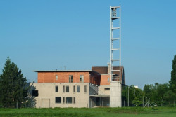 Farní sbor Českobratrské církve evangelické Praha-Kobylisy, Ernst Gisel, 1967–1971, Radovan Schlaufer a Jakub Roskovec (dostavba), 1995–2001