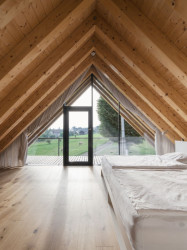 ov-a, Dům u Železného Brodu – foto