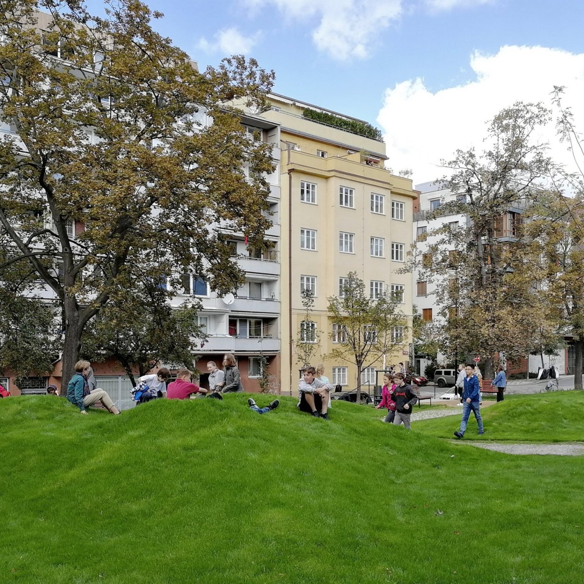 Revitalizace Komenského náměstí v Praze na Žižkově, MCA atelier/ Pavla Melková, Miroslav Cikán