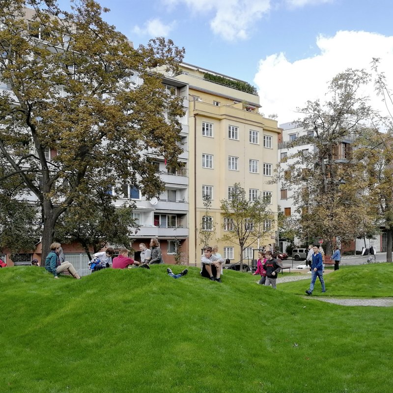 Revitalizace Komenského náměstí v Praze na Žižkově, MCA atelier/ Pavla Melková, Miroslav Cikán