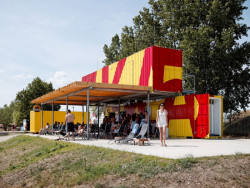 JRKVC, 5KA / Bufet z lodných kontajnerov – foto