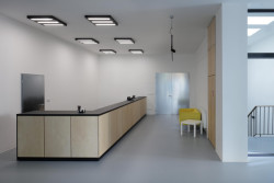 Mjölk architekti proměnili chátrající menzu v Ústí nad Labem na Dům umění