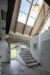 Rekonstrukce stodoly ve Středních Čechách, Studio Raketoplán