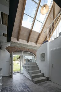Rekonstrukce stodoly ve Středních Čechách, Studio Raketoplán