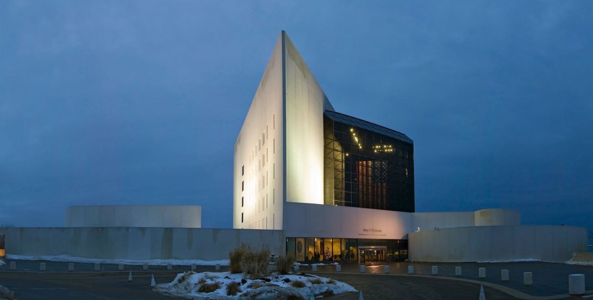 Ieoh Ming Pei, knihovna JFK, 1979, foto