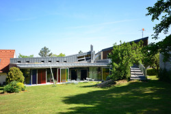 Vila z roku 2004 poblíž obory Hvězda, momentálně k prodeji. 