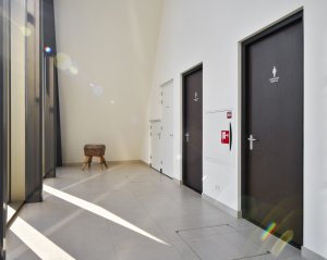 Sportovní hala ETB Sombroek ve městě Edam-Volendam v Nizozemsku od studia Kuiper Steur Architecten