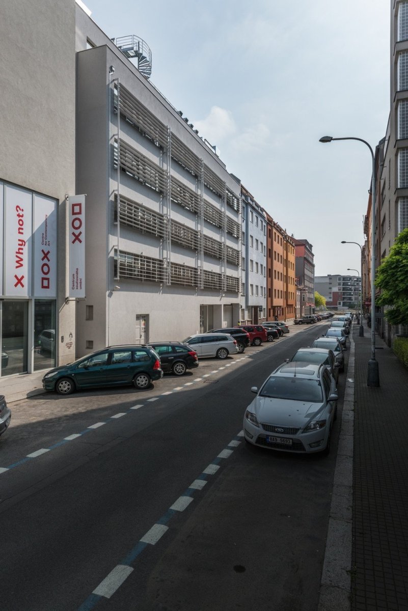 Zrekonstruovaná administrativní budova DOX+, sídlo soukromé školy ARCHIP, Petr Hájek ARCHITEKTI