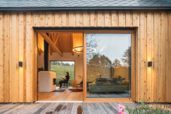 Lukáš Janout Architects jsou autory archetypálního rodinného domu v západních Čechách