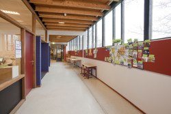 Bulletin Board: Nepřitahuje prach a má antibakteriální vlastnosti. Díky tomu je produkt praktickým řešením ve třídách, ale také hygienickým ve zdravotnickém prostředí.