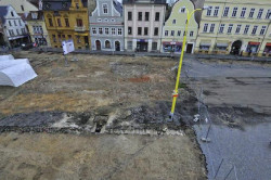 Vladimír Balda architekt & atakarchitekti, Rekonstrukce náměstí ve Frýdlantu, původní stav (2001) – foto