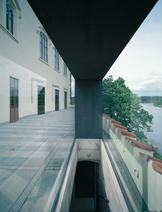 Pohled zevnitř (Prosklené zasklení schodiště na zámku; Chalupa architekti a partneři)