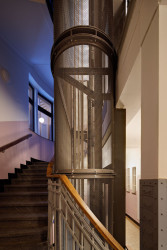 Uhlík architekti, Činžovní dům Letná, schodišťový prostor – foto