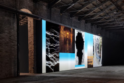 Bienále architektury v Benátkách - pohled do podzemí Terstu.