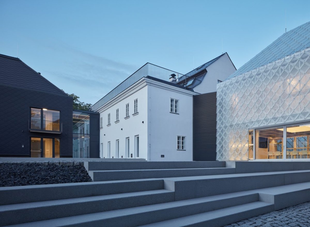 Hlavní cenu České ceny za architekturu 2020 získalo sídlo firmy Lasvit v Novém Boru od studia ov architekti/ Jiří Opočenský, Štěpán Valouch. Foto: BoysPlayNice