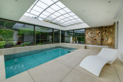 Další úroveň bazénu se zvedacím dnem od Aquamarine Spa k plnohodnotnému plavání.