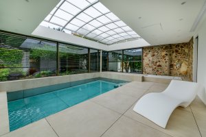 Další úroveň bazénu se zvedacím dnem od Aquamarine Spa k plnohodnotnému plavání.