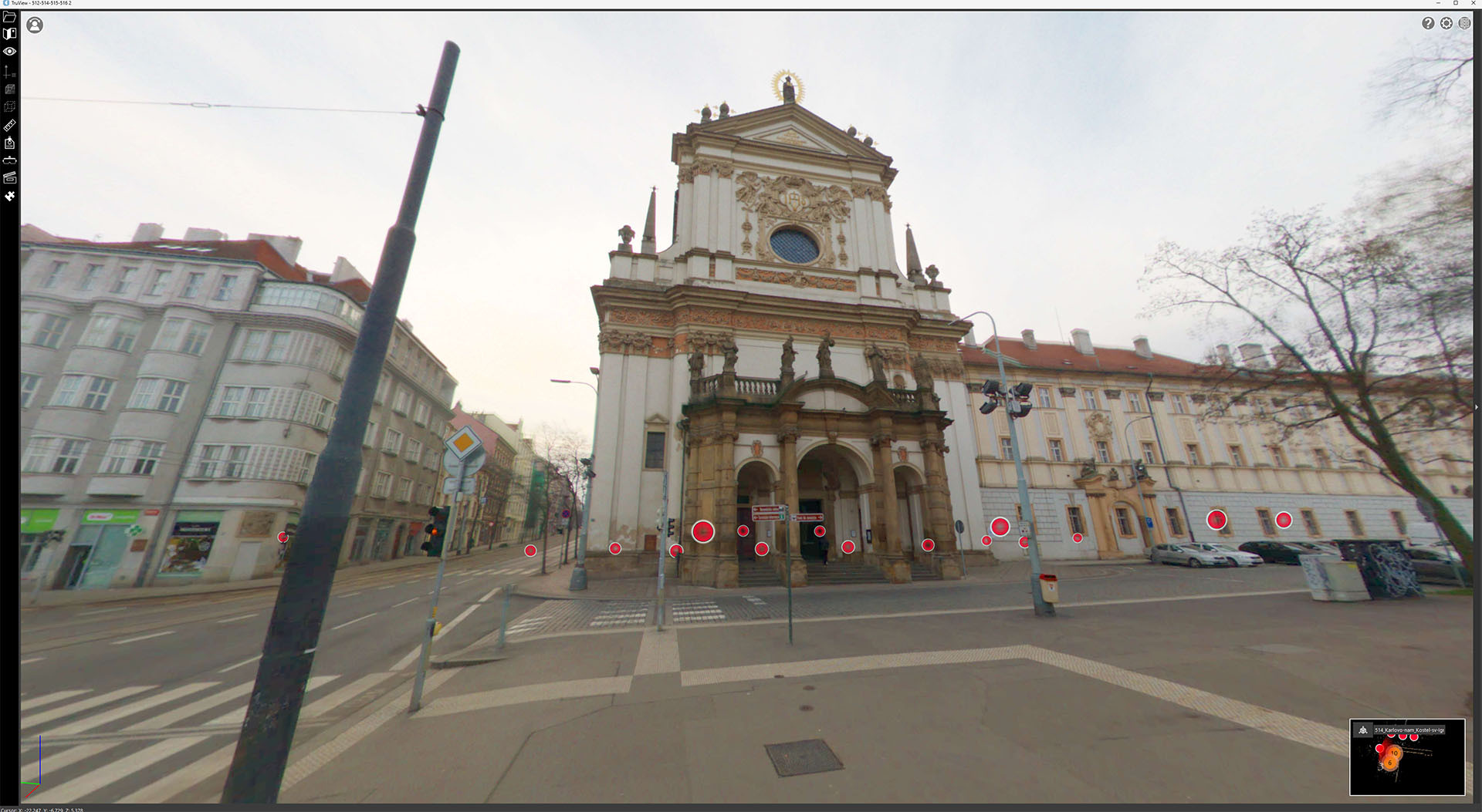 Pro prohlížení mračen bodů v kombinaci s panoramatickými snímky můžete použít software výrobce skeneru (na obrázku screenshot z programu Leica TruView).