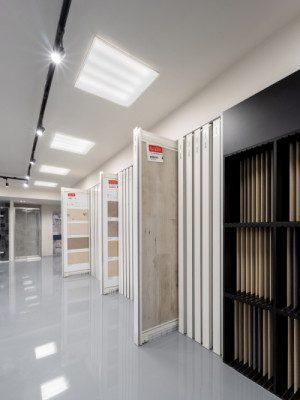 Nové koupelnové studio Hub in Bath v Karlíně vzniklo spojením čtyř výrobců sanitárních produktů.