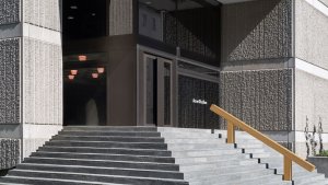 Úpravy budovy československého velvyslanectví ve Stockholmu na sídlo módní značky Acne Studios