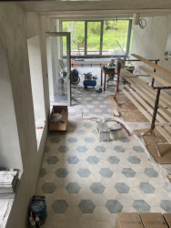 Z jedné části mlýna bude rodinné bydlení. Jak o rekonstrukci architekta přemýšlela a proč jsou na podlaze právě osmiúhelníky? I o tom v podcastu Bourání.