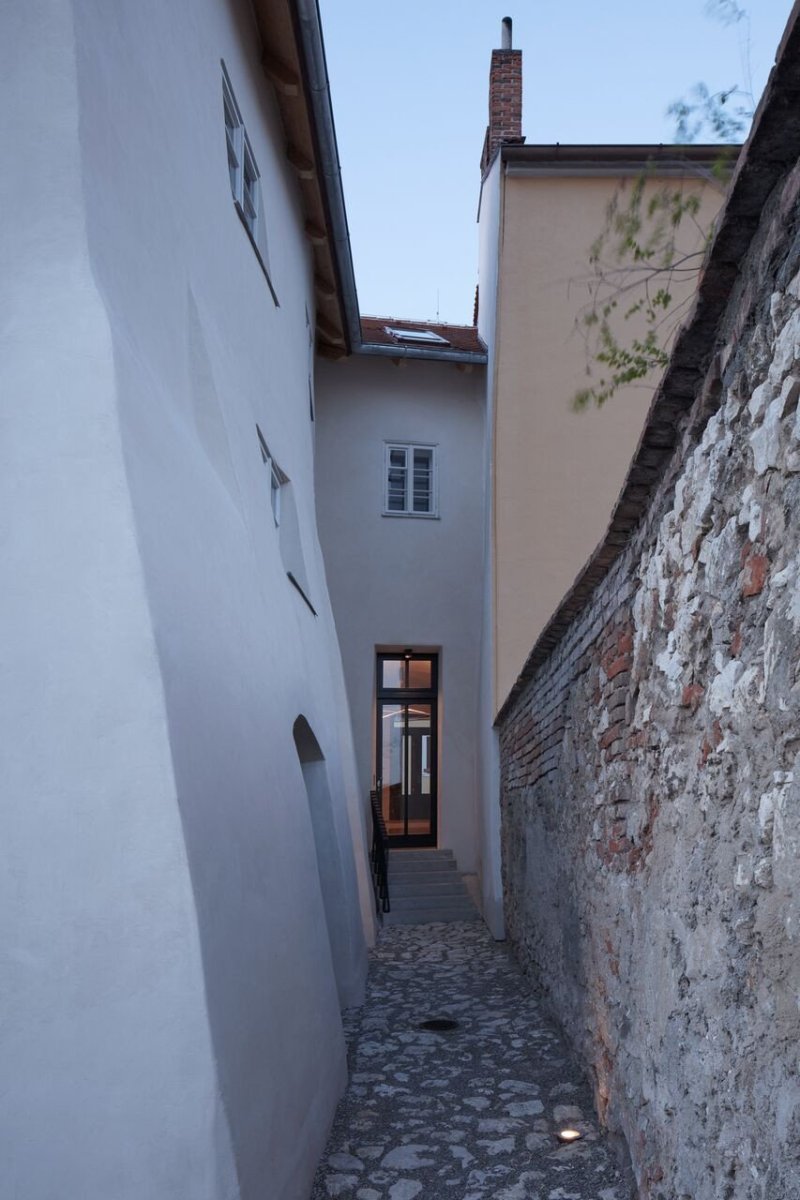ORA, Štajnhaus
