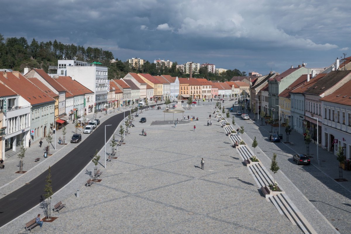 Rekonstrukce náměstí v Třebíči, Atelier RAW: Žula stará s novou