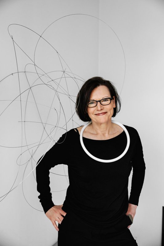 Do Síně slávy českého designu byla uvedena designérka, pedagožka a umělkyně Eva Eisler.