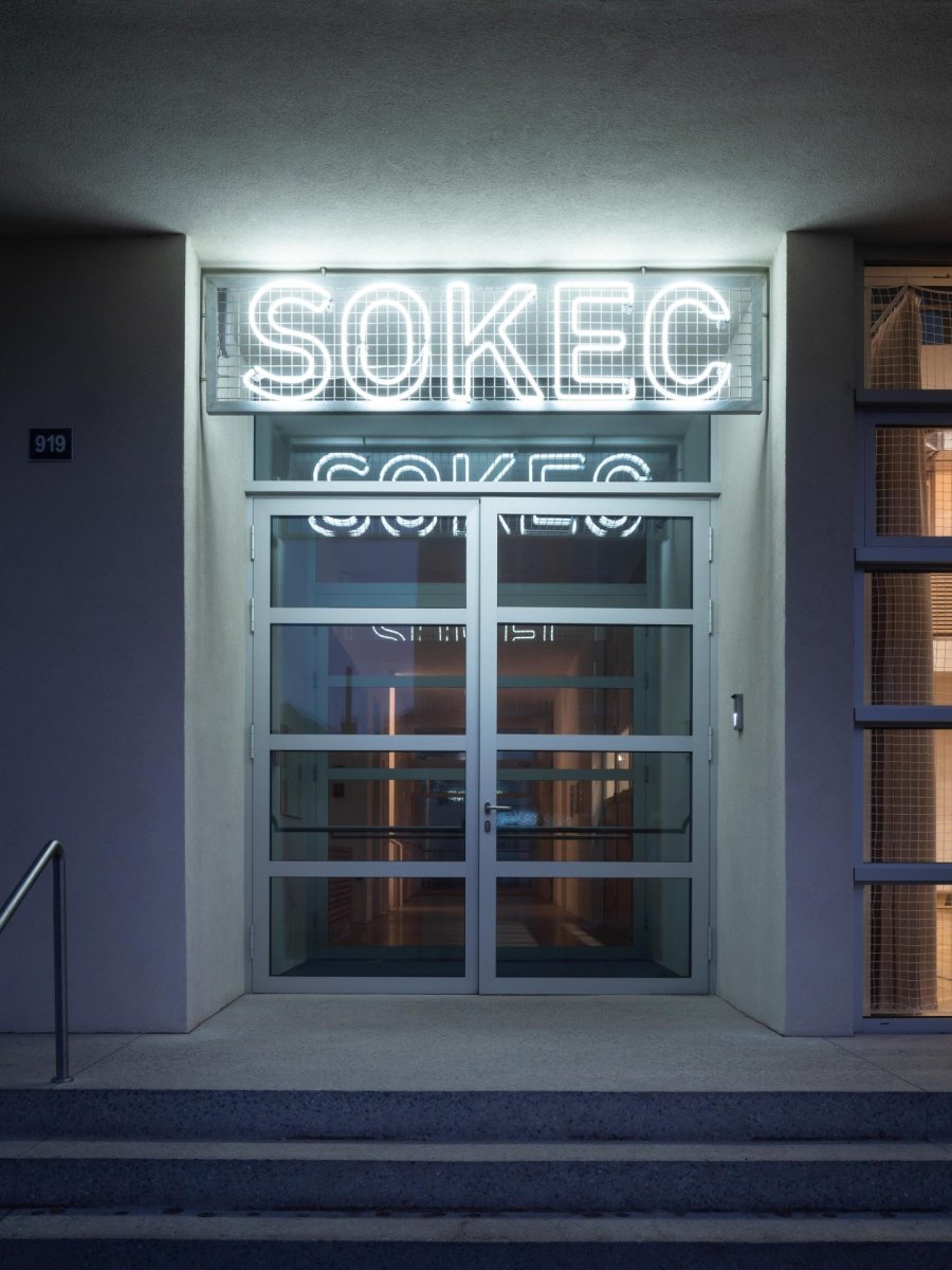 SOKEC v Hrušovanech u Brna, caraa.cz/Atelier KAVA: Na programu tu bývají cvičení sokolské všestrannosti, gymnastika, badminton i množství kulturních a společenských akcí. Ty zde iniciují místní spolky nebo jednotlivci