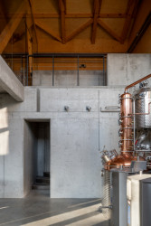 Lihovar s pěstitelskou pálenicí od OBJEKTOR ARCHITEKTI