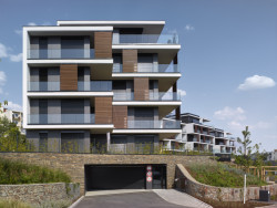 Parkování je u bytových domů řešené jako podzemní.